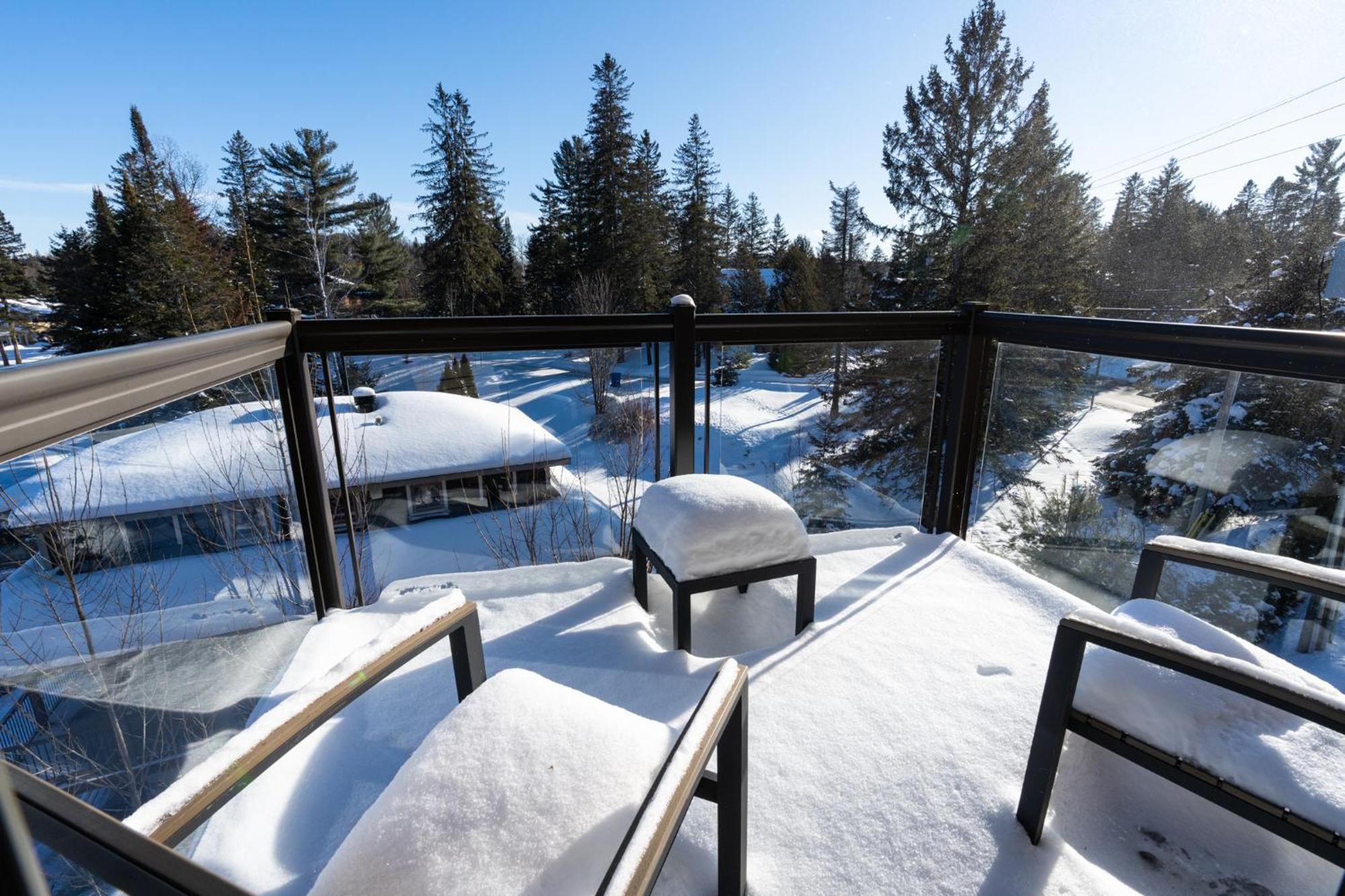 Le Viking Resort Sainte-Marguerite-du-Lac-Masson Exteriör bild